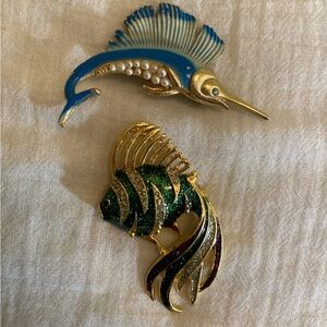 Bundle of 2 Fish Vintage Brooches Marlin Angel Fish Enameled Pearls‎